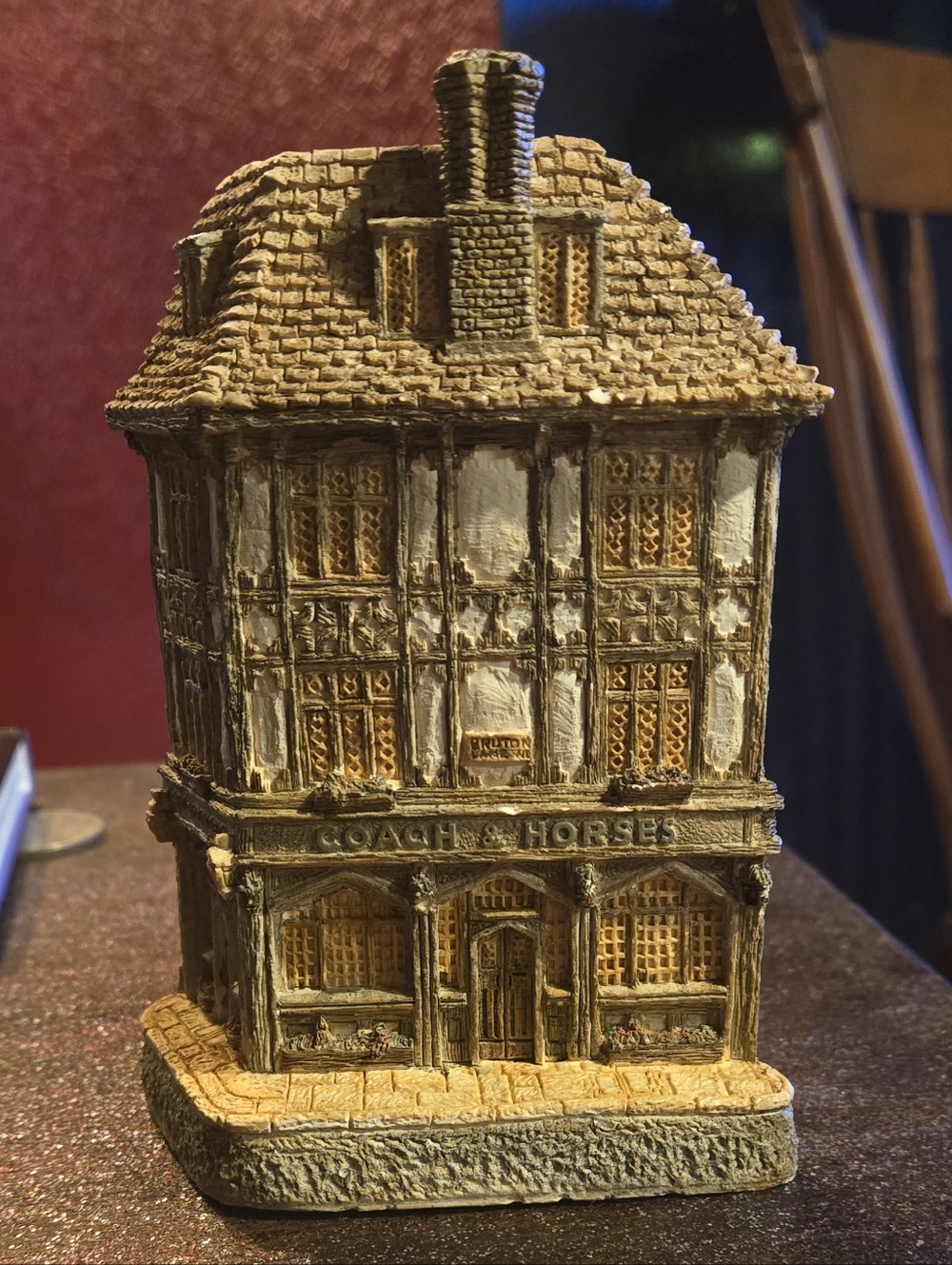 1984 Coach & Horses Miniture Great British Pubs Decorative Sculpture Vintage